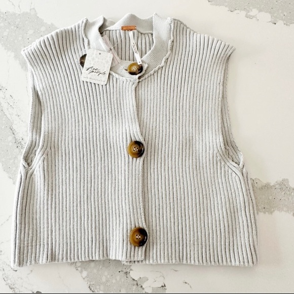 Free People Naiome Rib Vest
 
TRUTHSAYER, Size Medium - Picture 8 of 8